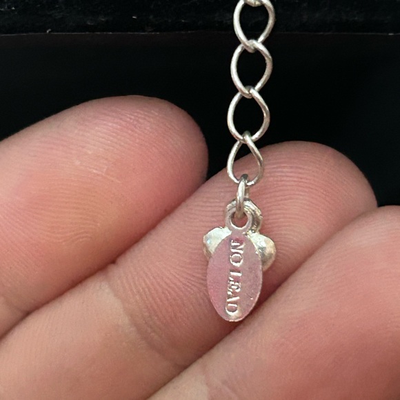 Elegant Silver Snowflake Pendant Necklace - Picture 5 of 5